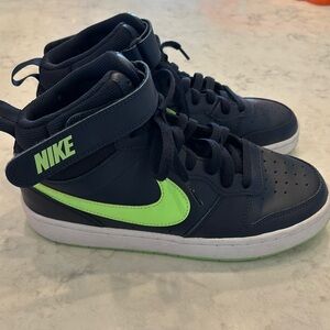 Nike Court Borough Mid 2 GS Sneakers - LIKE NEW 6Y (Big Boys) Black & Green